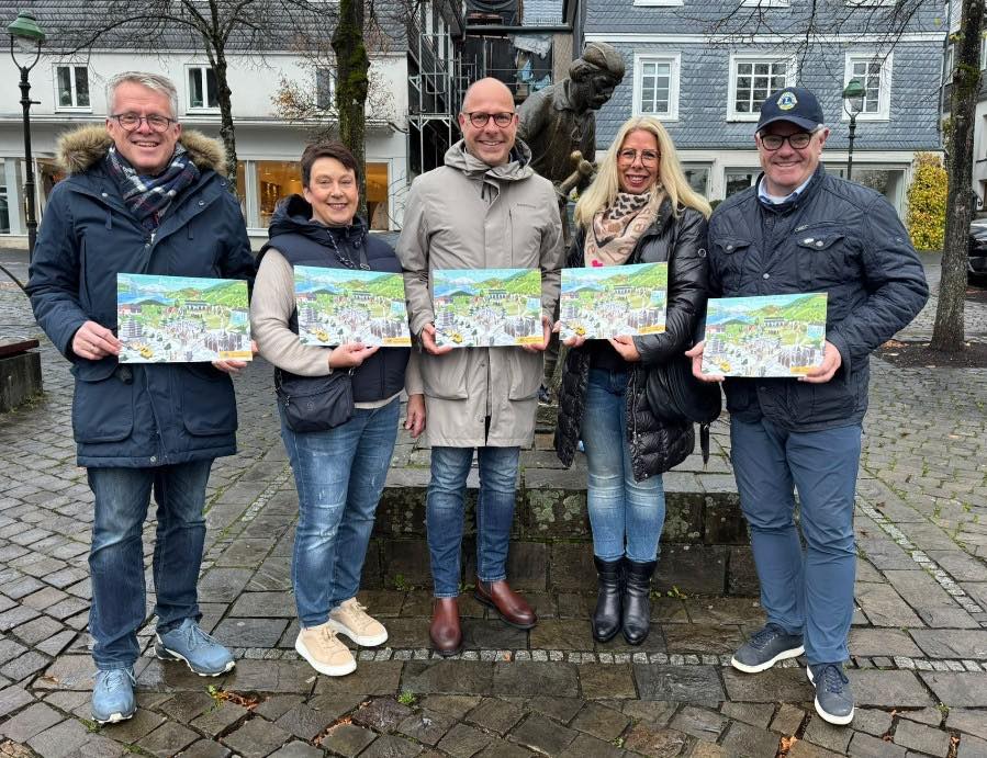 Lions Club Olpe am Biggesee präsentiert den Familien-Adventskalender 2025 auf dem Marktplatz in Olpe
